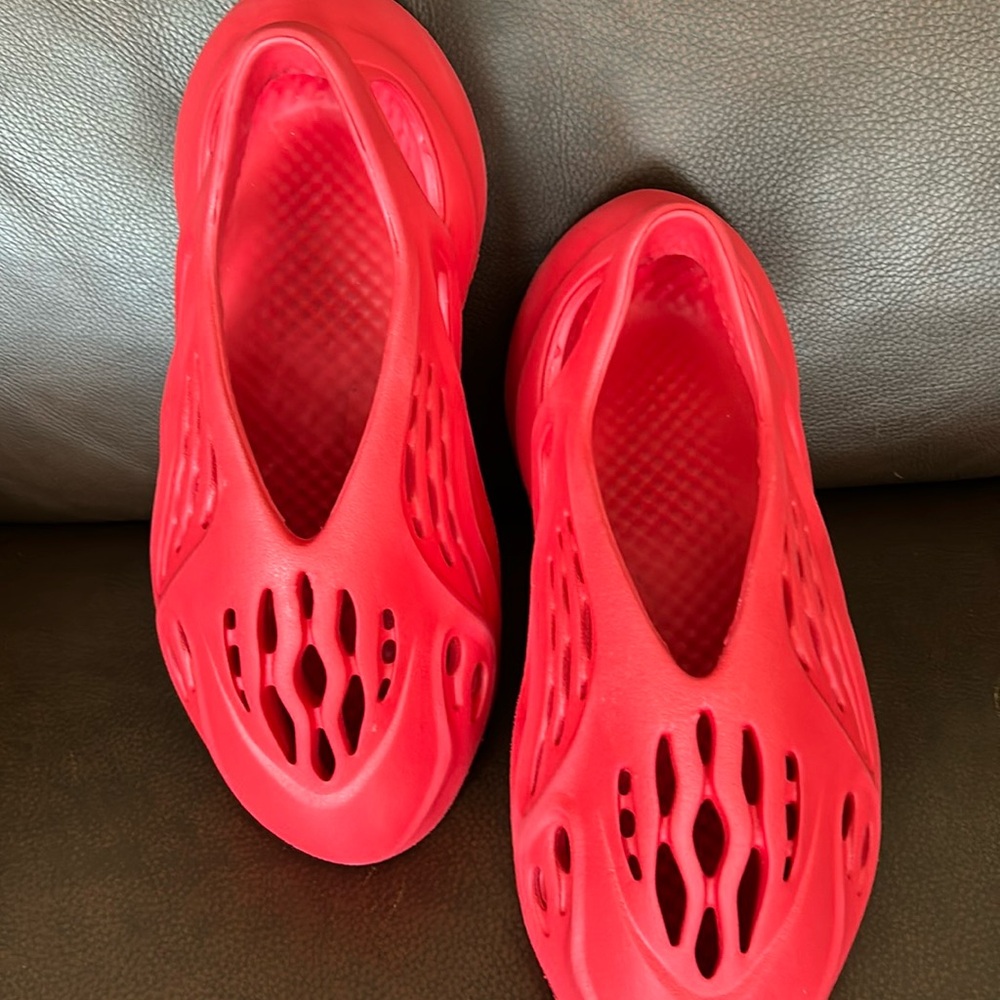 Yeezy Red Foam women’s Size 8, almost new without tags